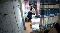 瀘州盲人按摩師被打下跪，警察拾起他失去的尊嚴(yán)(圖3)