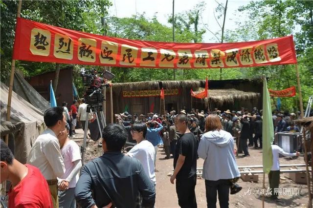 最新劇照來了！電視劇《一路向前》“燃”內(nèi)江——