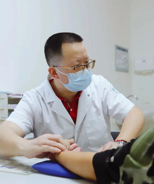【人物】鮮玉軍：一個擅治疑難雜癥的中醫(yī)師