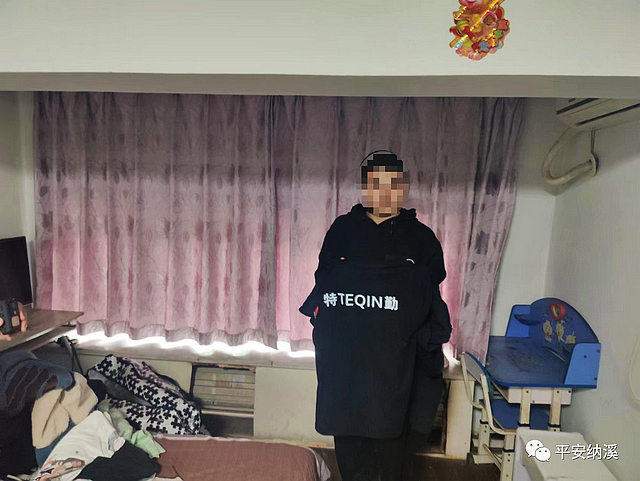假警察替人代辦車(chē)牌“靚號(hào)” 只收錢(qián)不辦事