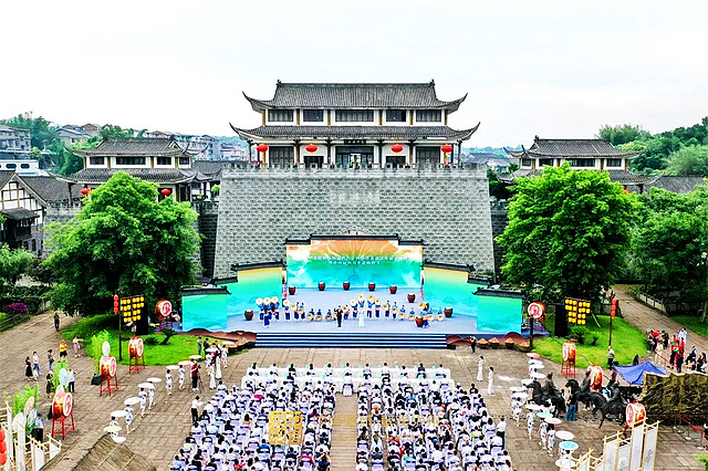 2023年“文化和自然遺產(chǎn)日”四川省非遺宣傳展示系列活動(dòng)暨第四屆“四川非遺購(gòu)物節(jié)” 在瀘州啟動(dòng)