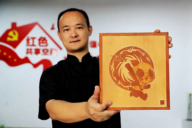 納溪竹雕非遺傳承人黃建：以刀為筆，雕刻別樣人生